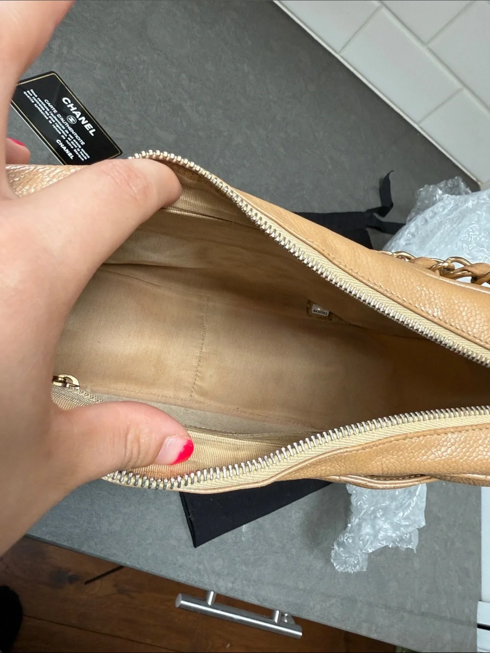 ❌sold❌CHANEL Caviar Beige Leather Hobo Bag Gold Hardware - Picture 9 of 14